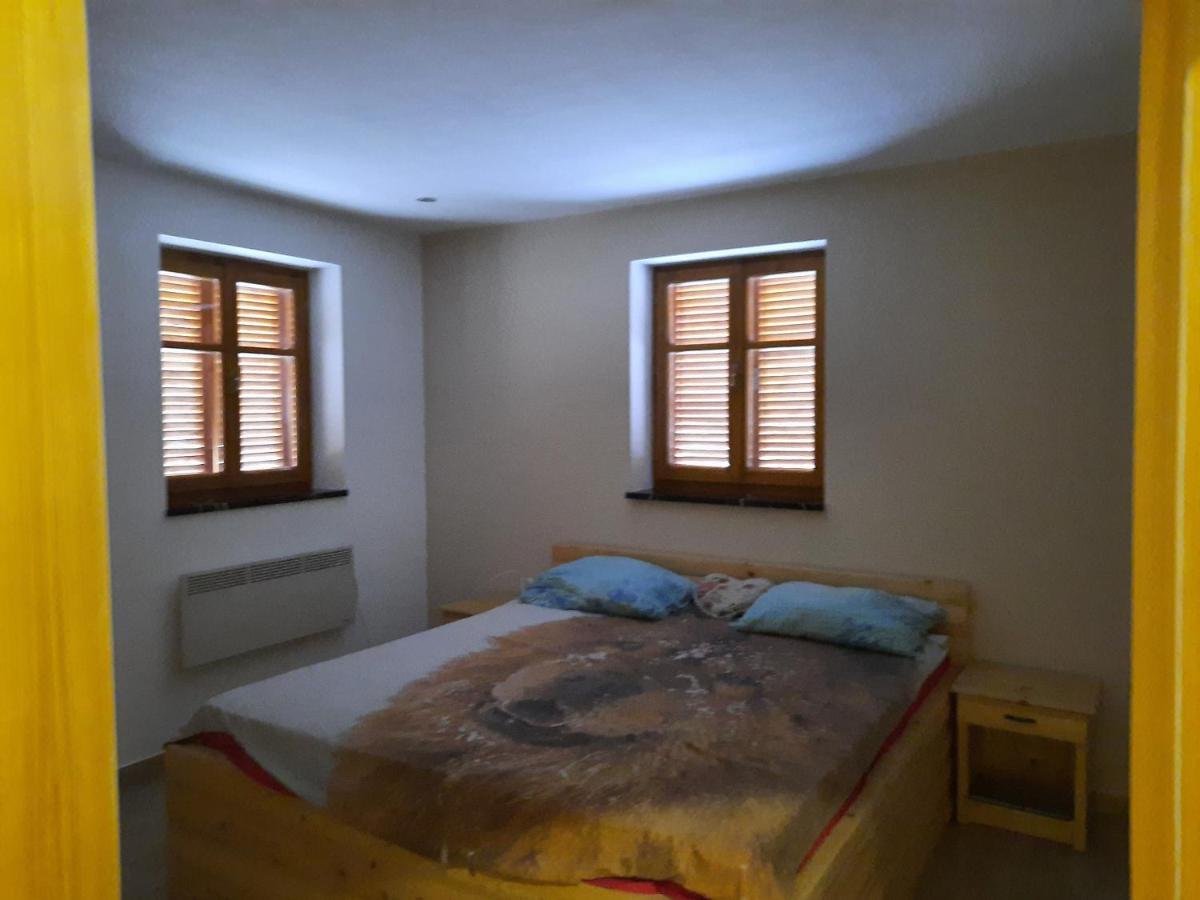 Country House Zemljanka Sentrupert  ภายนอก รูปภาพ