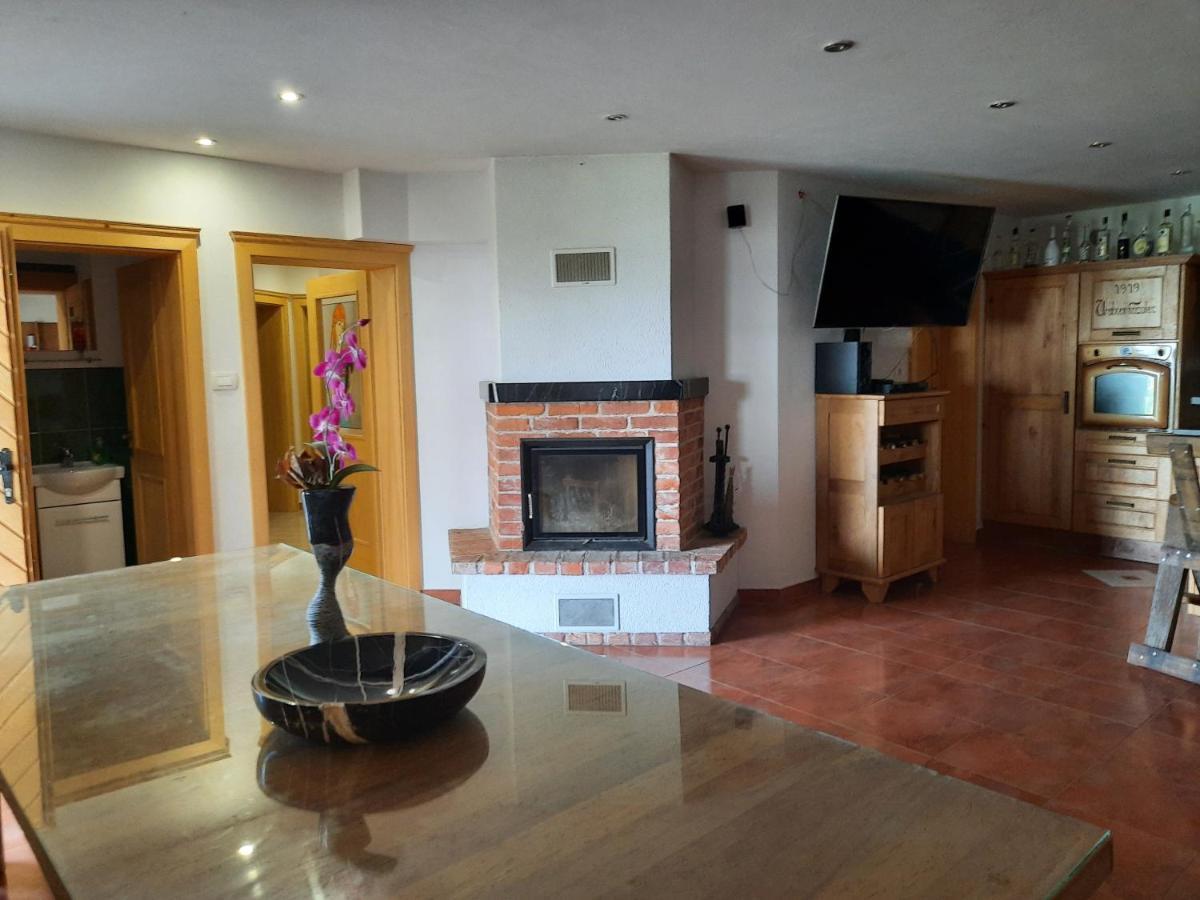 Country House Zemljanka Sentrupert  ภายนอก รูปภาพ